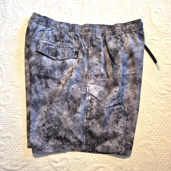 Quiksilver men's size Large gray Volleyshorts, elastic waist, liners, EUC - Picture 4 of 9